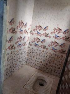 Bathroom Image of 300 Sq.ft 1 BHK Independent House for sale in Ulhasnagar Thane for Rs. 900000