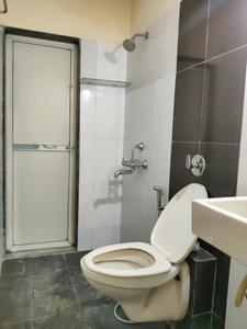 Common Bathroom Image of 845 Sq.ft 2 BHK Apartment / Flat for rent in Kasarvadavali Thane for Rs. 30000