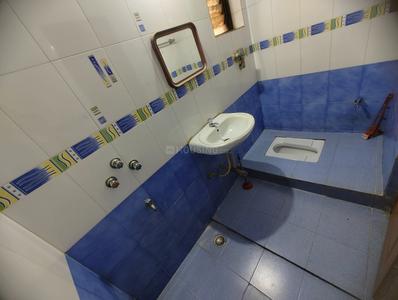 Bathroom Image of 926 Sq.ft 2 BHK Apartment / Flat for rent in Kurtarkar Nagari Goa for Rs. 20000