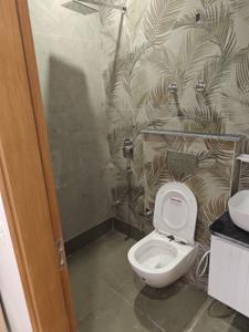 Bathroom Image of 200 Sq.ft 1 RK Apartment / Flat for rent in Sant Nagar New Delhi for Rs. 25000