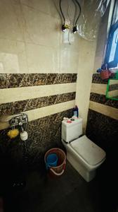 Bathroom Image of 450 Sq.ft 1 BHK Apartment / Flat for rent in Phi IV Greater Noida for Rs. 15000