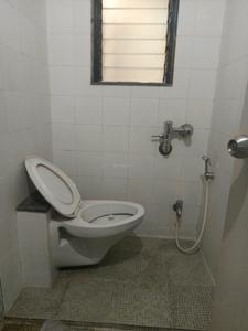 Common Bathroom Image of 1000 Sq.ft 2 BHK Apartment / Flat for rent in Magarpatta Grevillea, Magarpatta City Pune for Rs. 32000
