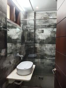 Bathroom Image of 1800 Sq.ft 3 BHK Builder Floor for rent in  Vigyan Vihar RWA, Surajmal Vihar New Delhi for Rs. 45000