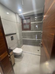 Bathroom Image of 1400 Sq.ft 3 BHK Builder Floor for sale in Mansarover Garden New Delhi for Rs. 36000000