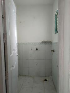 Common Bathroom Two Image of 410 Sq.ft 1 BHK Apartment / Flat for sale in Kandivali West Mumbai for Rs. 7000000
