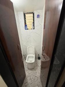 Bathroom Image of 650 Sq.ft 1 BHK Apartment / Flat for rent in Karve Nagar Pune for Rs. 30000