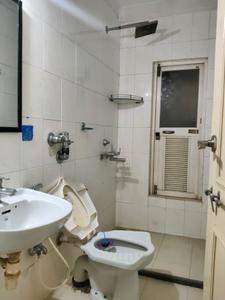 Common Bathroom Image of 630 Sq.ft 1 BHK Apartment / Flat for sale in Prakuti pearl, Hiranandani Estate Thane for Rs. 8200000