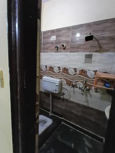 Bathroom Image of 450 Sq.ft 2 BHK Builder Floor for sale in Shakarpur Khas New Delhi for Rs. 5500000