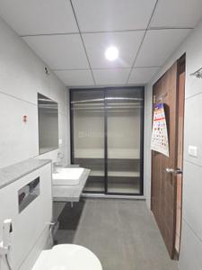 Bathroom Image of 1600 Sq.ft 3 BHK Apartment / Flat for rent in Darshanam Club Life, Undera Vadodara for Rs. 40000