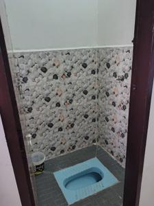 Bathroom Image of 150 Sq.ft 2 BHK Independent House for rent in Radha Valley Mathura for Rs. 12000