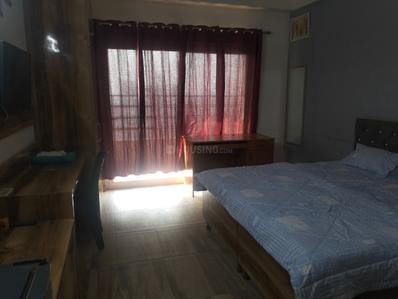 Bedroom Image of 435 Sq.ft 1 RK Apartment / Flat for rent in Paramount Golfforeste Premium Apartments, Surajpur Greater Noida for Rs. 15010