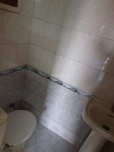 Bathroom Image of 2350 Sq.ft 3 BHK Apartment / Flat for sale in Ardee Palm Grove Heights, Sector 52 Gurgaon for Rs. 36500000