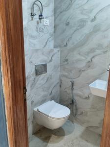 Bathroom Image of 1000 Sq.ft 3 BHK Builder Floor for sale in Mayur Vihar Phase 1 New Delhi for Rs. 13000000