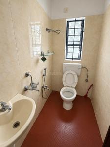 Bathroom Image of 1100 Sq.ft 2 BHK Apartment / Flat for rent in Nungambakkam Chennai for Rs. 45000