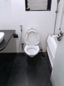Common Bathroom Image of 1320 Sq.ft 3 BHK Apartment / Flat for sale in Sorrento, Santacruz West Mumbai for Rs. 66000000