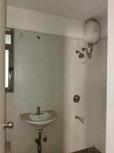 Common Bathroom Image of 759 Sq.ft 1.5 BHK Apartment / Flat for sale in Adriatica Casa Rio, Palava Phase 1 Thane for Rs. 4100000