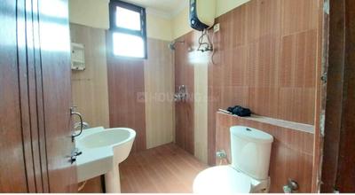 Bathroom Image of 1550 Sq.ft 3 BHK Apartment / Flat for rent in Sushma Grande Next, Gazipur Zirakpur for Rs. 25000