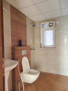 Common Bathroom Image of 1750 Sq.ft 3 BHK Apartment / Flat for rent in ACE Parkway, Sector 150 Noida for Rs. 44000