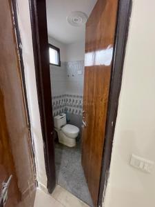 Bathroom Image of 600 Sq.ft 2 BHK Apartment / Flat for rent in Sector 73 Noida for Rs. 21000