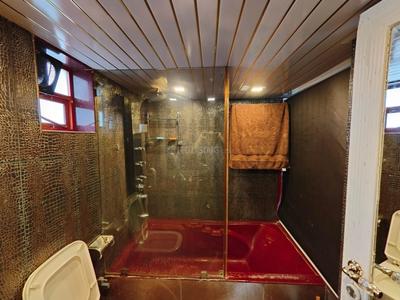 Bathroom Image of 1800 Sq.ft 3 BHK Apartment / Flat for sale in Park Lane Apartments, Bandra West Mumbai for Rs. 45500000