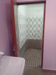 Bathroom Image of 700 Sq.ft 2 BHK Independent House for rent in Kursi Road Lucknow for Rs. 8500