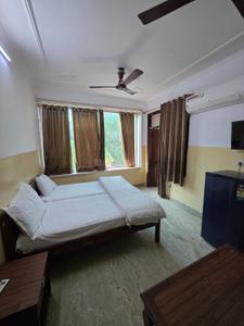 Bedroom Image of 300 Sq.ft 1 RK Apartment / Flat for rent in Sarita Vihar New Delhi for Rs. 20000