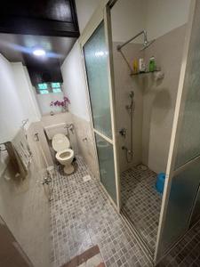 Bathroom Image of 2200 Sq.ft 3 BHK Apartment / Flat for sale in Colaba Mumbai for Rs. 100000000