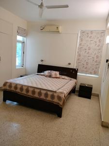 Bedroom Image of 1800 Sq.ft 3 BHK Builder Floor for rent in South Extension II New Delhi for Rs. 150000