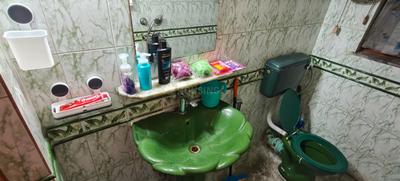 Bathroom Image of 1100 Sq.ft 2 BHK Builder Floor for rent in Kalighat Kolkata for Rs. 30000
