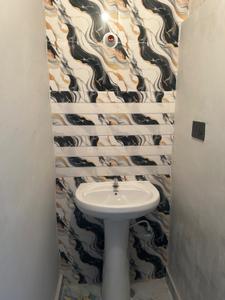 Image of 500 Sq.ft 2 BHK Villa for rent in Indira Nagar, Lucknow for Rs. 18000