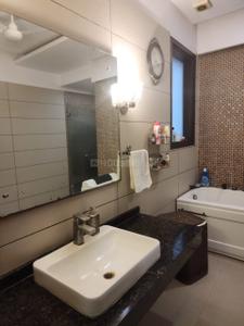 Bathroom Image of 4500 Sq.ft 4 BHK Builder Floor for rent in Sector 52 Noida for Rs. 70000