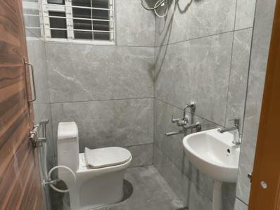 Bathroom Image of 516 Sq.ft 1 BHK Builder Floor for rent in Bommanahalli Bengaluru for Rs. 22000