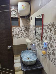Image of 1350 Sq.ft 4 BHK Builder Floor for sale in Laxmi Nagar, New Delhi for Rs. 15500000