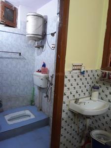 Bathroom Image of 1000 Sq.ft 2 BHK Apartment / Flat for sale in Dilshad Garden New Delhi for Rs. 4800000