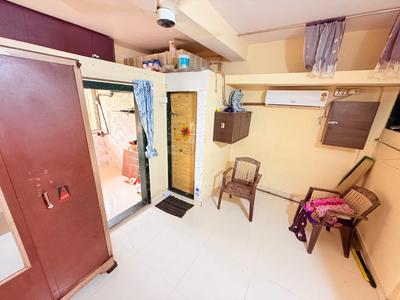 Bedroom Image of 247 Sq.ft 1 RK Apartment / Flat for rent in Sai Darshan CHS, Andheri East Mumbai for Rs. 22000