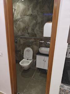 Bathroom Image of 200 Sq.ft 1 RK Apartment / Flat for rent in Sant Nagar New Delhi for Rs. 25000