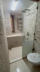 Bathroom Image of 1780 Sq.ft 3 BHK Apartment / Flat for sale in Amarnath Towers, Andheri West Mumbai for Rs. 50000000
