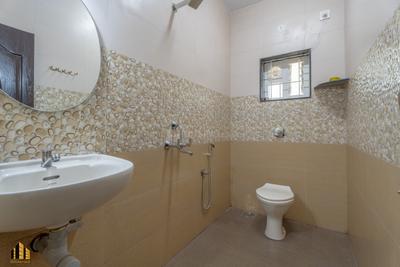 Bathroom Image of 600 Sq.ft 1 BHK Apartment / Flat for rent in Colva Goa for Rs. 22000