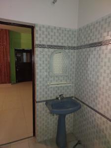 Bathroom Image of 1500 Sq.ft 2 BHK Builder Floor for rent in Eldeco II Lucknow for Rs. 13000
