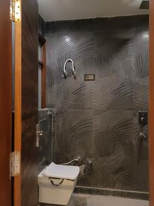Common Bathroom Image of 1350 Sq.ft 4 BHK Apartment / Flat for sale in Sector 38 Rohini New Delhi for Rs. 10500000