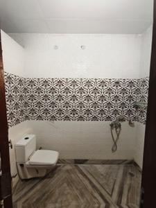 Bathroom Image of 1300 Sq.ft 2 BHK Builder Floor for rent in Palam Vihar Gurgaon for Rs. 32000