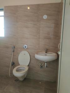 Common Bathroom Image of 800 Sq.ft 2 BHK Apartment / Flat for sale in Regent Galaxy, Malad West Mumbai for Rs. 14500000