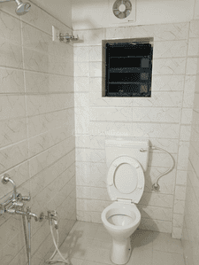 Bathroom Image of 490 Sq.ft 2 BHK Apartment / Flat for rent in Ultadanga Kolkata for Rs. 14000