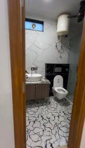 Bathroom Image of 2000 Sq.ft 3 BHK Builder Floor for sale in Mansarover Garden New Delhi for Rs. 30500000