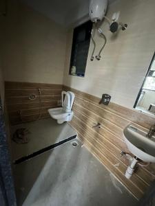 Bathroom Image of 670 Sq.ft 2 BHK Apartment / Flat for rent in Mulund East Mumbai for Rs. 45000