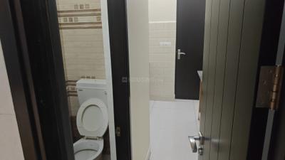 Bathroom Image of 2700 Sq.ft 3 BHK Apartment / Flat for rent in Richards Town Bengaluru for Rs. 150000