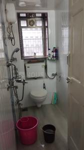 Bathroom Image of 500 Sq.ft 1 BHK Apartment / Flat for rent in Khar West Mumbai for Rs. 75000