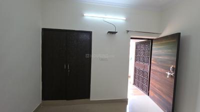 Bedroom Image of 1000 Sq.ft 3 BHK Apartment / Flat for rent in Shalimar Bagh New Delhi for Rs. 30000