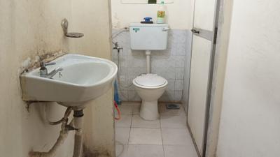 Bathroom Image of 550 Sq.ft 1 BHK Apartment / Flat for rent in Kalwa Thane for Rs. 20000