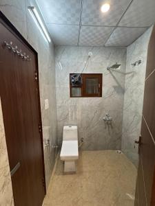 Bathroom Image of 1450 Sq.ft 2 BHK Builder Floor for rent in Sahastradhara Road Dehradun for Rs. 32000